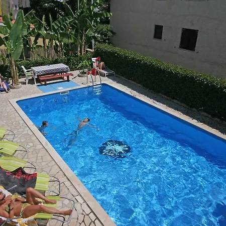 & Lo & Mar Medulin