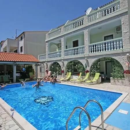 Πανσιόν & Lo & Mar 3*